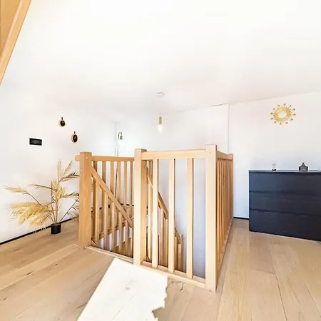 アパート The Pizay Duplex Cozy 4 People - Metro De *